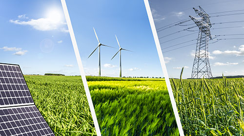 Ein geteiltes Bild, das Solarpaneele auf einem Feld, Windturbinen auf grünem Gras und einen Hochspannungsmast zeigt, alles unter einem blauen Himmel mit vereinzelten Wolken.