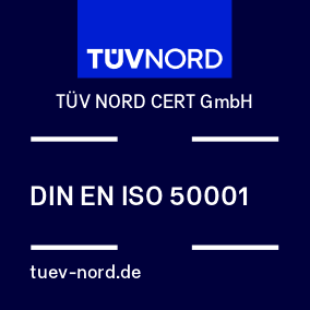Das Zertifizierungsbild der TÜV NORD CERT GmbH zeigt die DIN EN ISO 50001 mit dem TÜV NORD-Logo und der Website tuev-nord.de auf dunkelblauem Hintergrund.